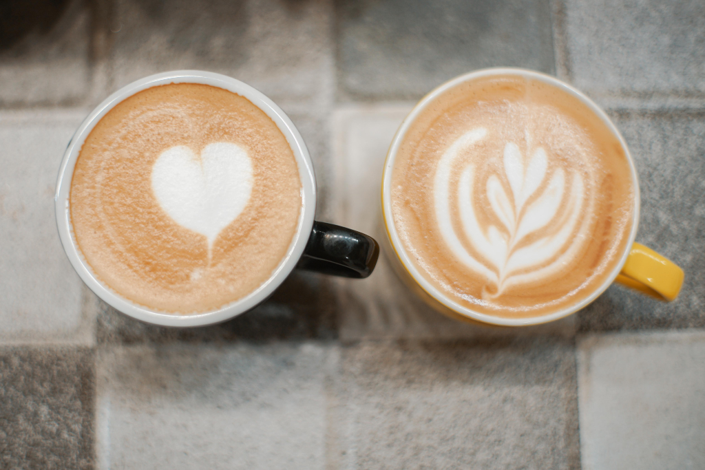 Latte Art vs Cappuccino Art: Apa Bedanya?